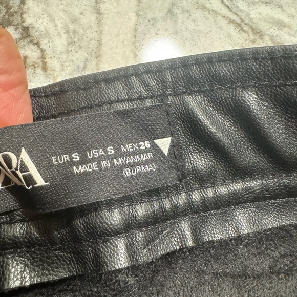 Zara Faux Leather pants with ankle zipper - Picture 7 of 10